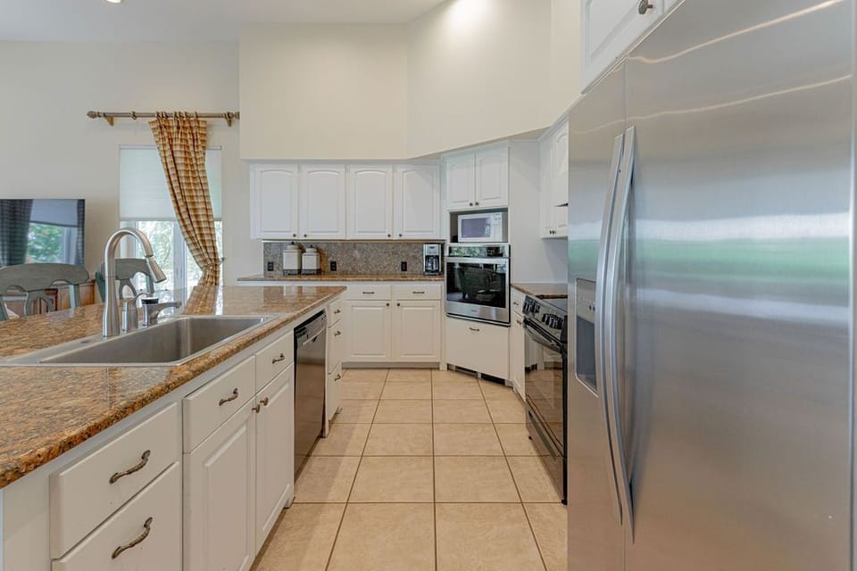 Kitchen - Walker Luxury Vacation Rentals
