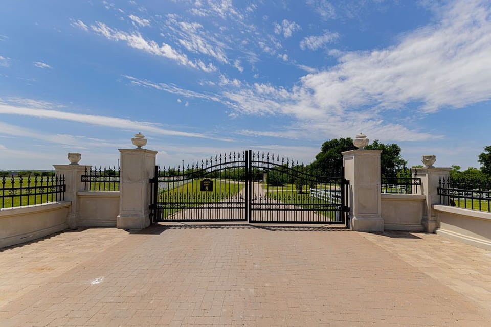 Gate - Walker Luxury Vacation Rentals