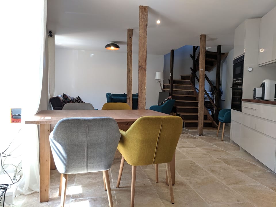 Dinisg table which opens up to comfortably 4, 6 or 8 people