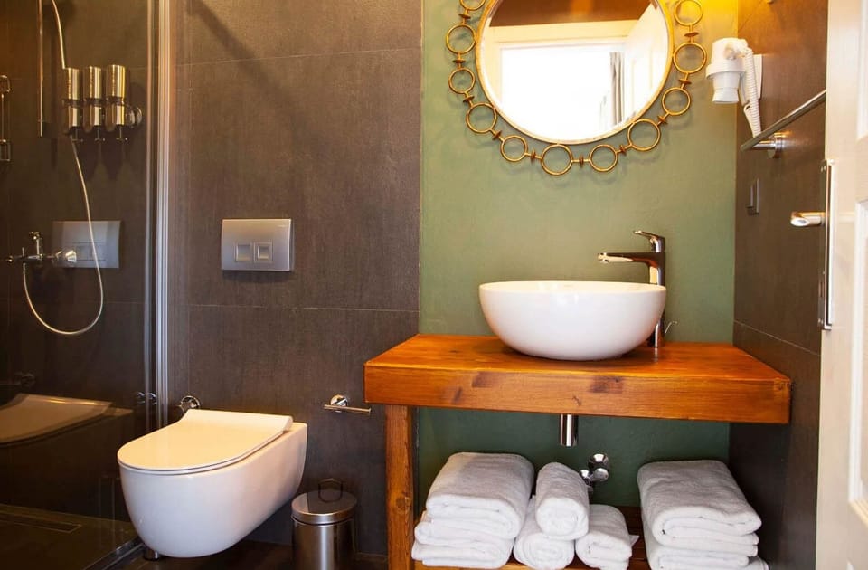 Deluxe Double Room | Bathroom | Shower, rainfall showerhead, designer toiletries, hair dryer