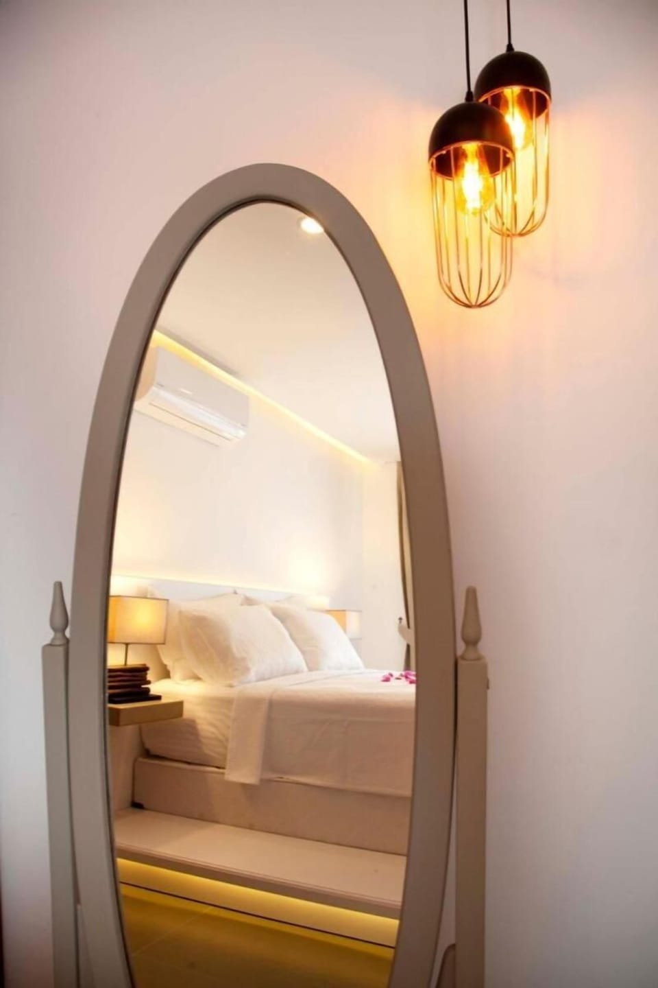 1 bedroom, hypo-allergenic bedding available, memory foam beds, minibar