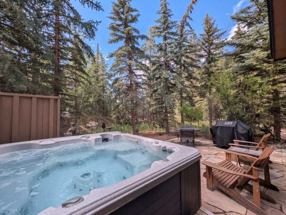 Ski Tip 8701 Summer Patio with Private Hot Tub!