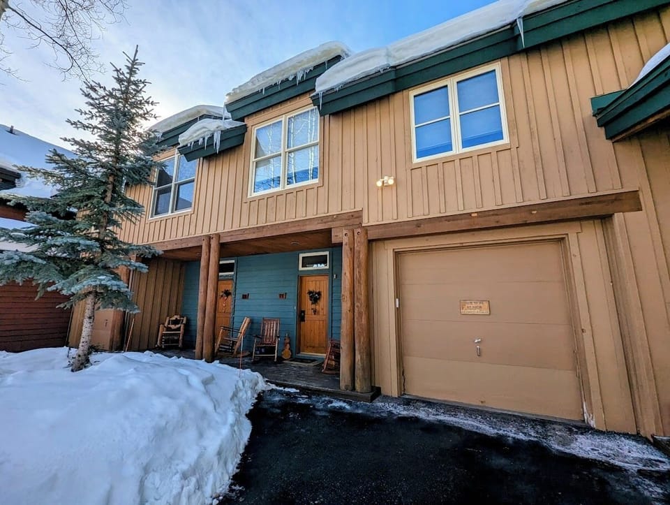 Ski Tip Ranch Entrance / Garage