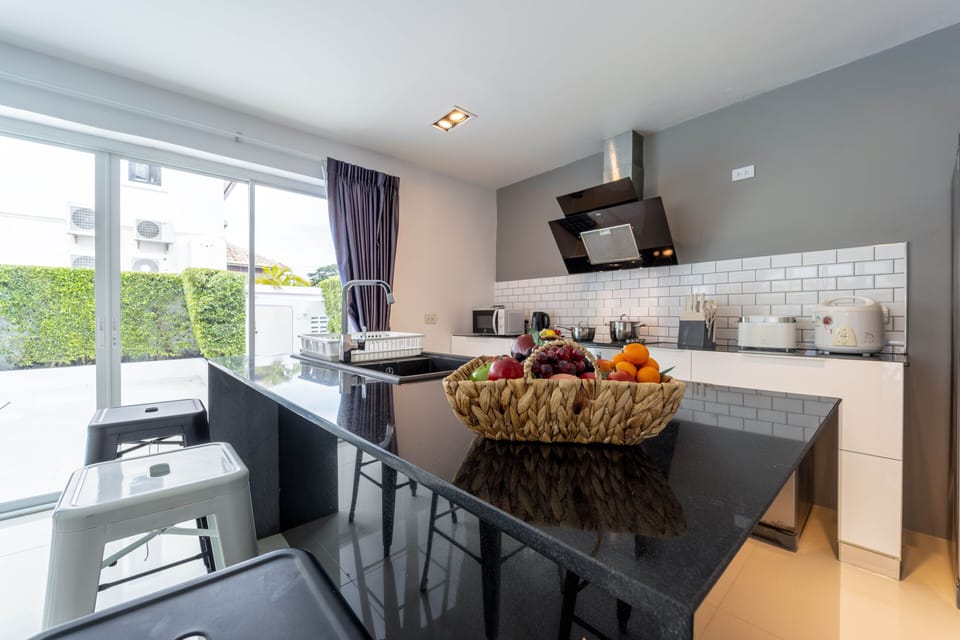 Family Villa | Private kitchen | Full-size fridge, microwave, oven, stovetop