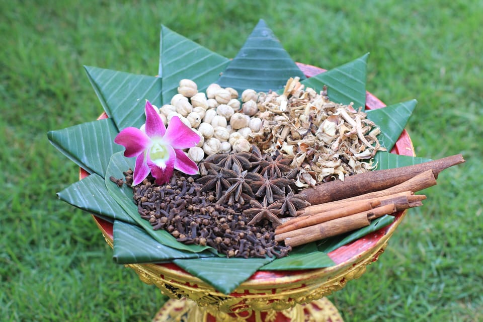 Ingredients of Herbal Massage