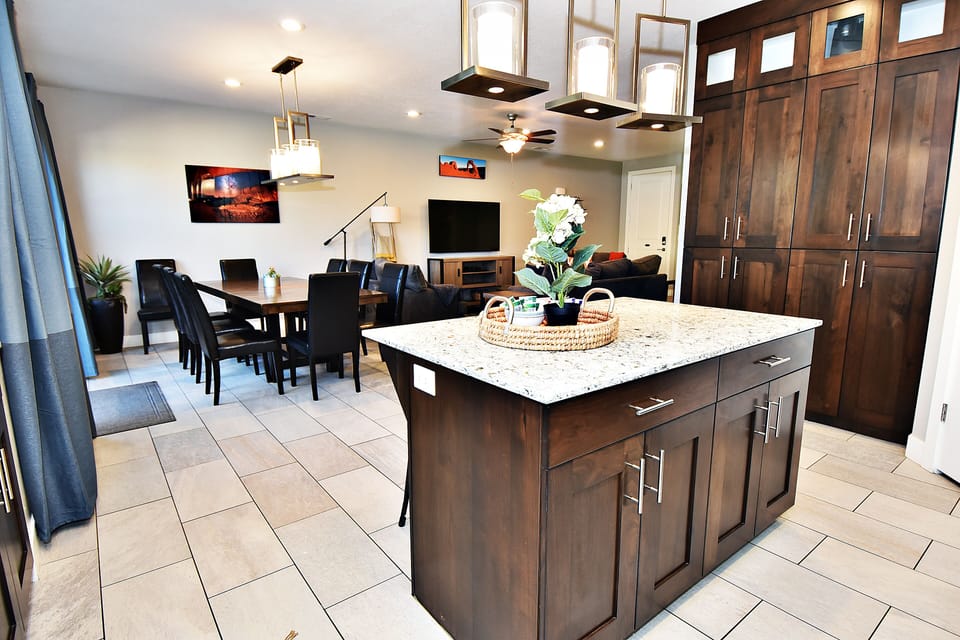 Kitchen Brand New ('18), New GE Appliances, w/ an Island