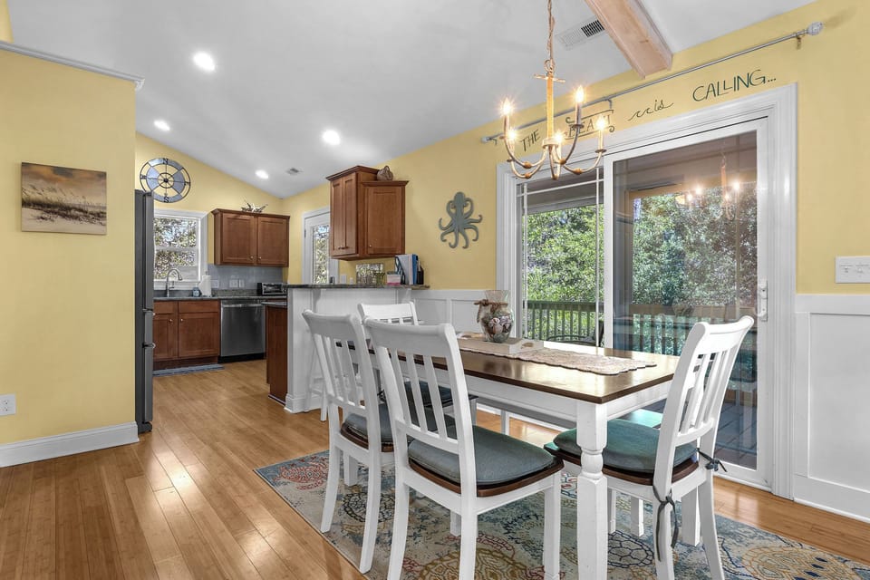 Dining Area - North
