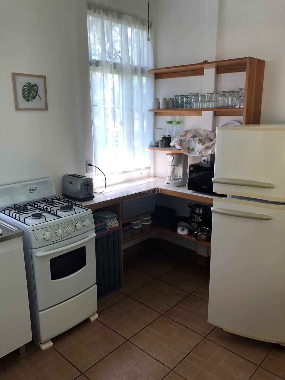 Comfort House, 2 Bedrooms | Private kitchen | Fridge, microwave, stovetop