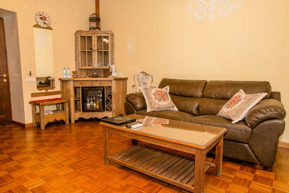 Design Studio | Living area | 42-inch Smart TV with satellite channels, TV, heated floors
