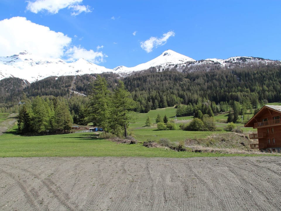 Spacious Apt for 6 at slopeside with Parking & WIFI Apartment in Piedmont
