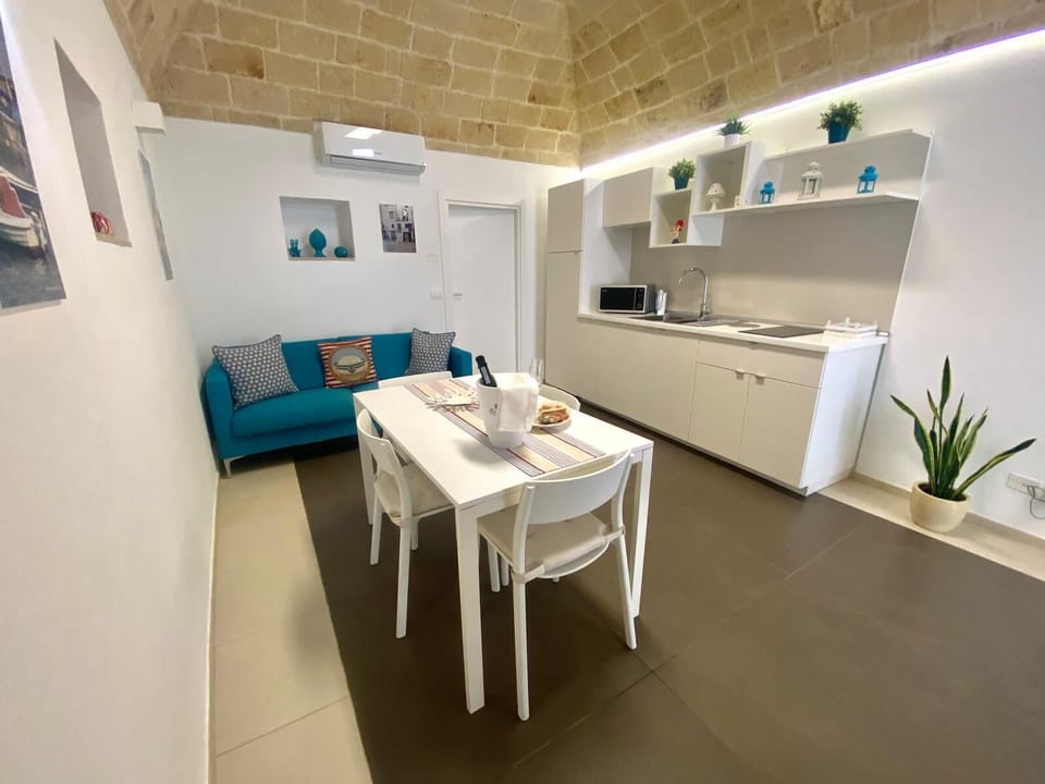 Suite, 2 Bedrooms, Balcony, Sea View | Private kitchen | Fridge, microwave, stovetop, electric kettle