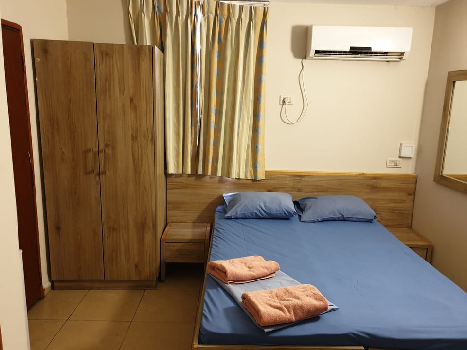 Minibar, soundproofing, cribs/infant beds, rollaway beds
