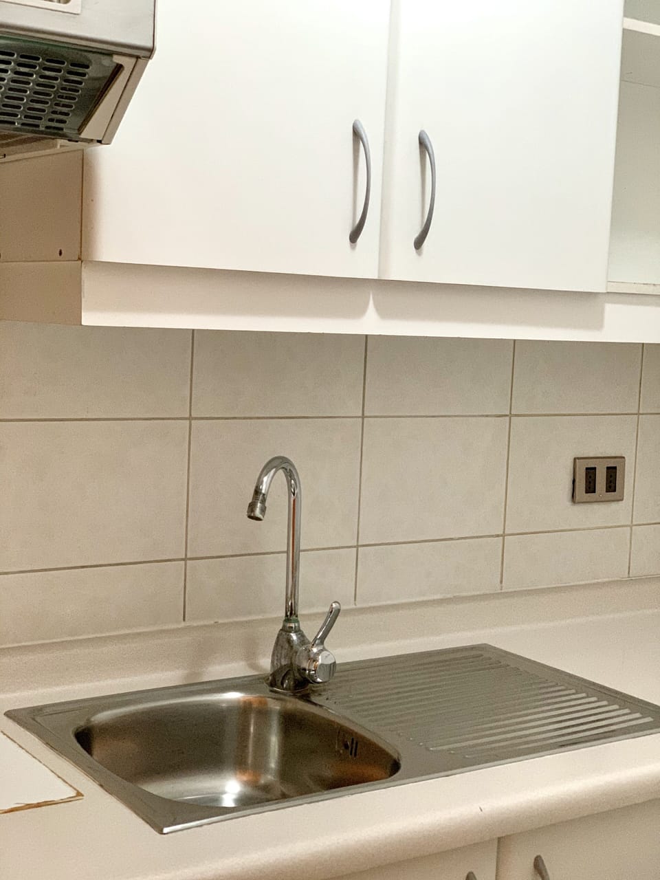 Full-size fridge, microwave, cookware/dishes/utensils