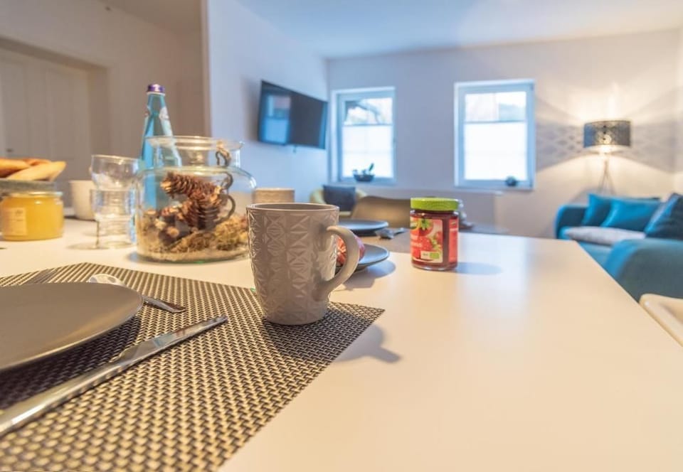 Apartment (2) | In-room dining