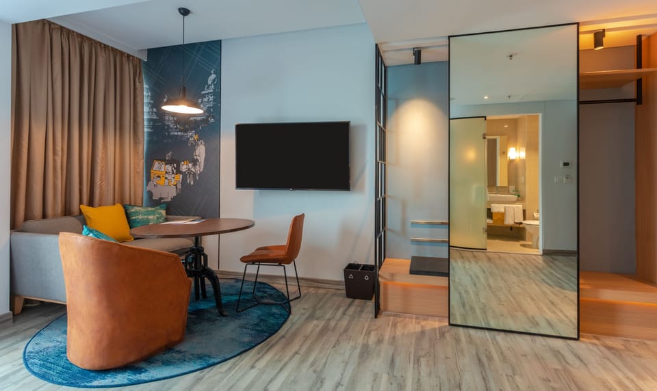 Room, 2 Queen Beds | 1 bedroom, minibar, in-room safe, desk