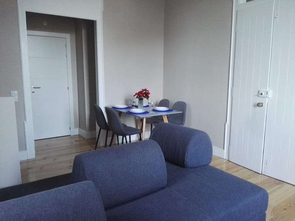 Luxury Suite, Kitchenette (6) | Living area | Flat-screen TV