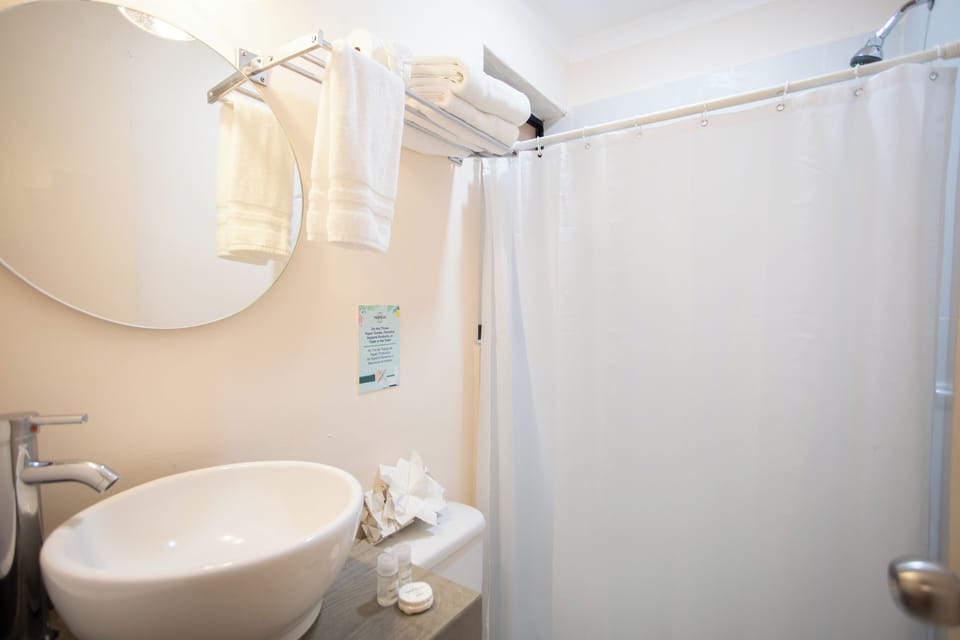 Family Suite | Bathroom | Shower, designer toiletries, hair dryer (on request), towels
