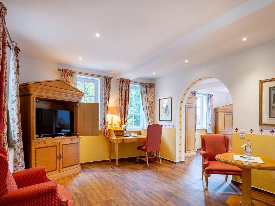 Suite | Minibar, in-room safe, desk, soundproofing