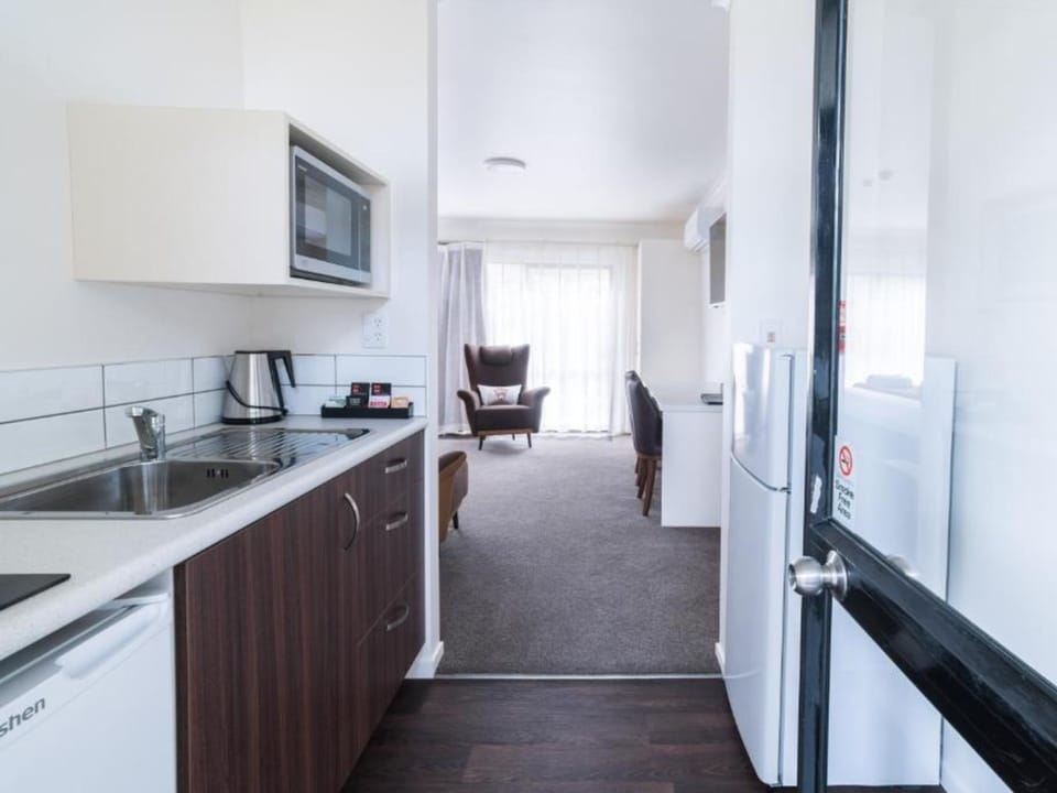 Luxury Studio (FIFA World Cup Live Available) | Private kitchen | Fridge, microwave, coffee/tea maker, electric kettle