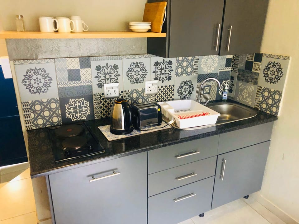 Basic Apartment, 3 Bedrooms, Balcony, Pool View | Private kitchen | Electric kettle