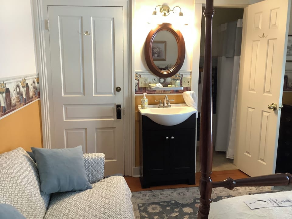 Tammy's Room | Individually decorated, individually furnished, iron/ironing board