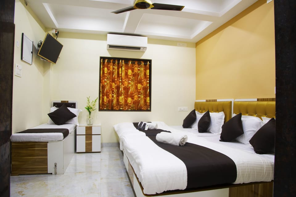 Family Quadruple Room | Individually decorated, individually furnished, desk, blackout drapes