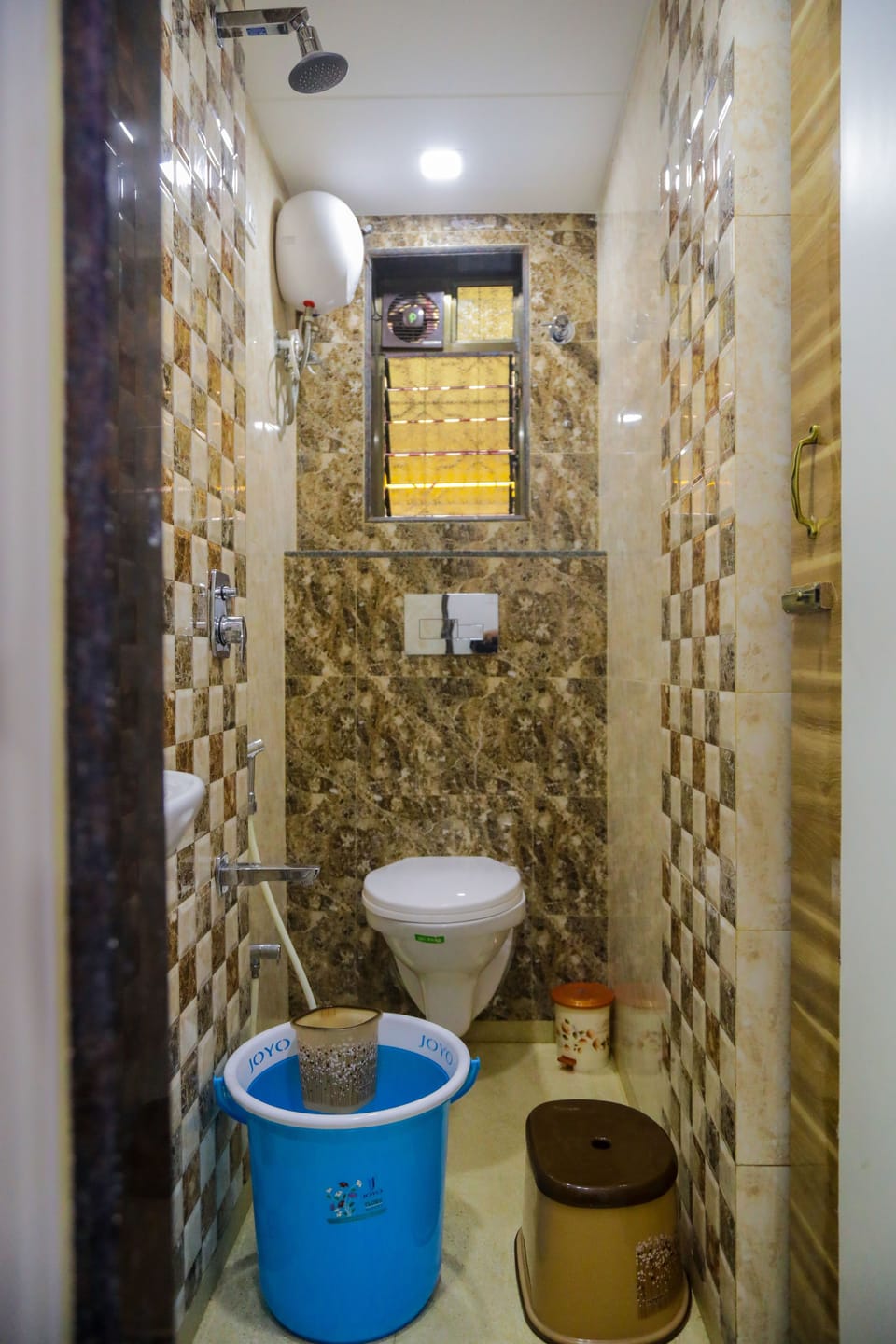 Deluxe Double Room | Bathroom | Shower, rainfall showerhead, towels
