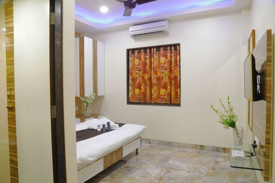 Deluxe Double Room | Individually decorated, individually furnished, desk, blackout drapes