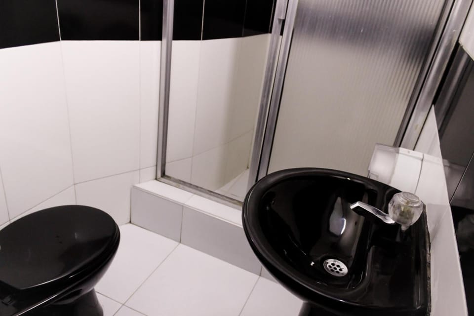 Shower, free toiletries, towels, soap
