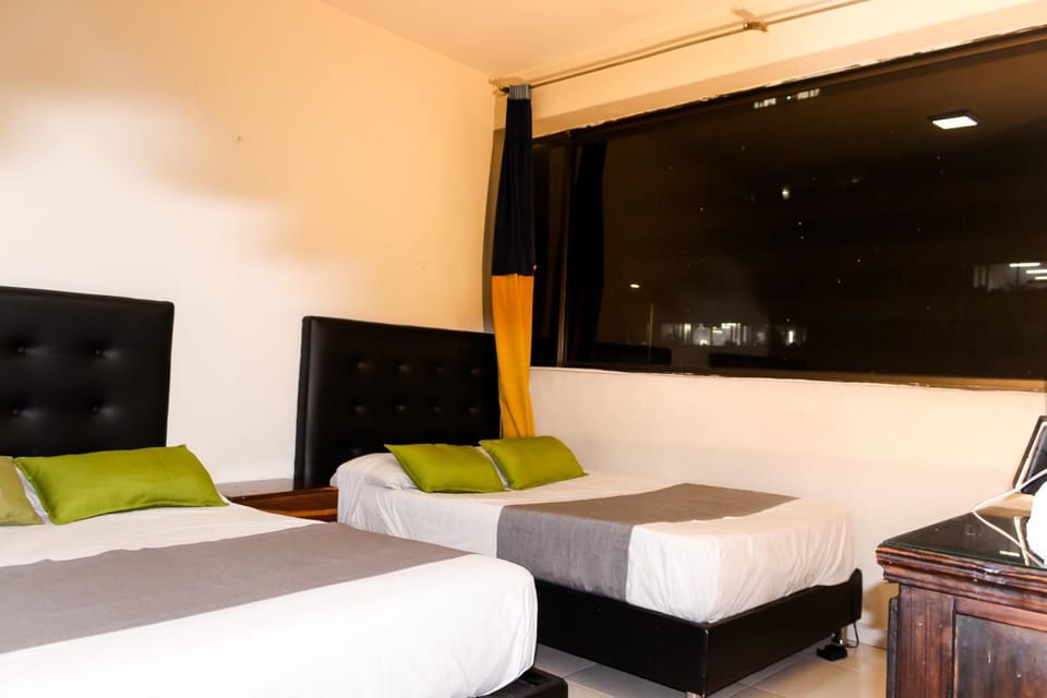 City Twin Room | Laptop workspace, free WiFi, bed sheets