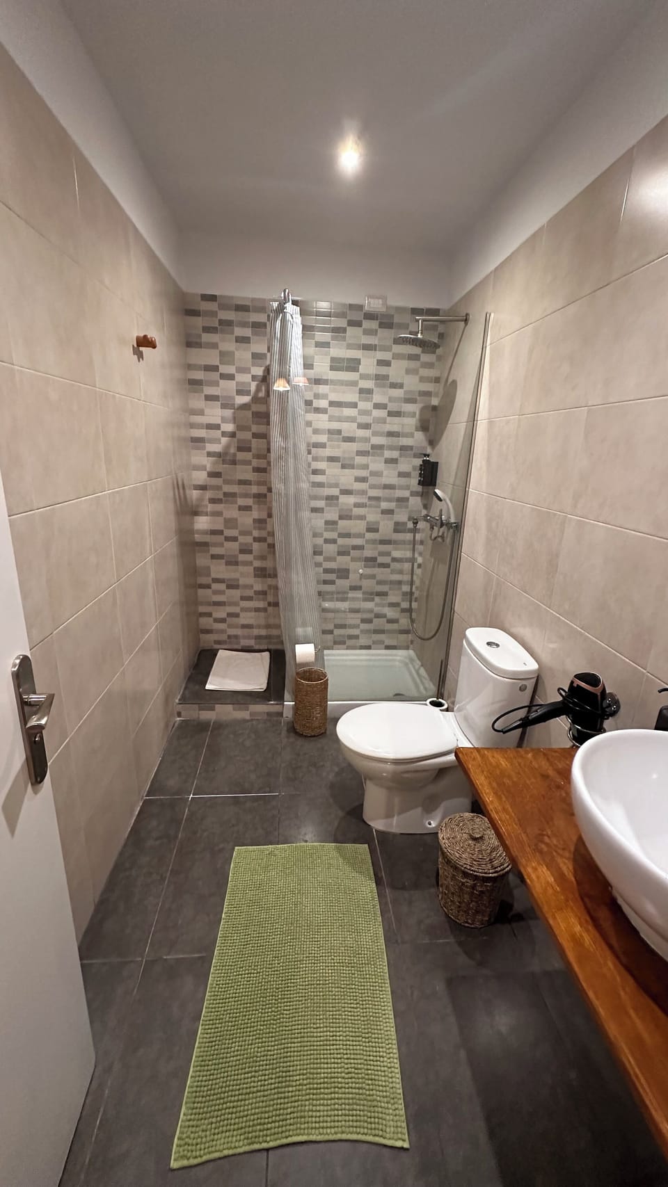 Standard Double Room with Private Bathroom | Bathroom | Shower, hair dryer, towels, soap