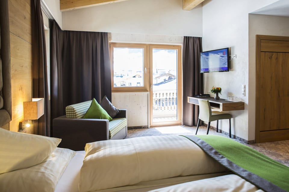 Comfort Double Room, Balcony, Garden View (Topas) | In-room safe, desk, free WiFi