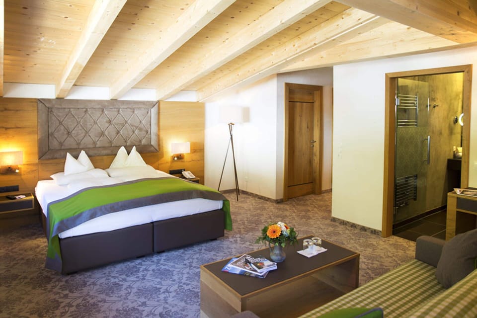 Comfort Double Room, Balcony, Garden View (Topas) | In-room safe, desk, free WiFi