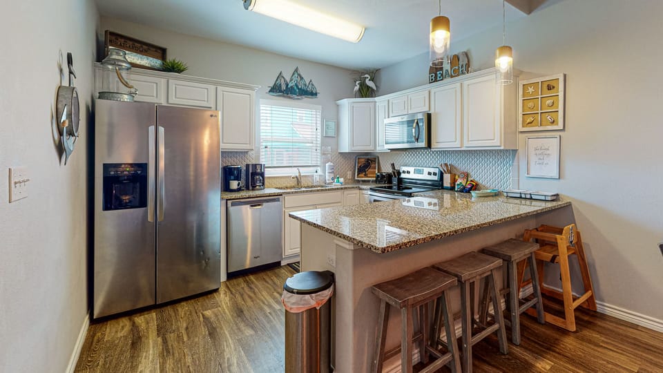Level Two, Kitchen and Breakfast Bar with Seating for 3