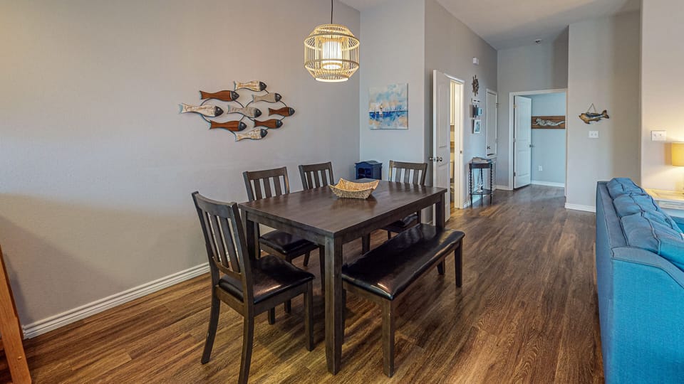 Dining Table with Seating for 6