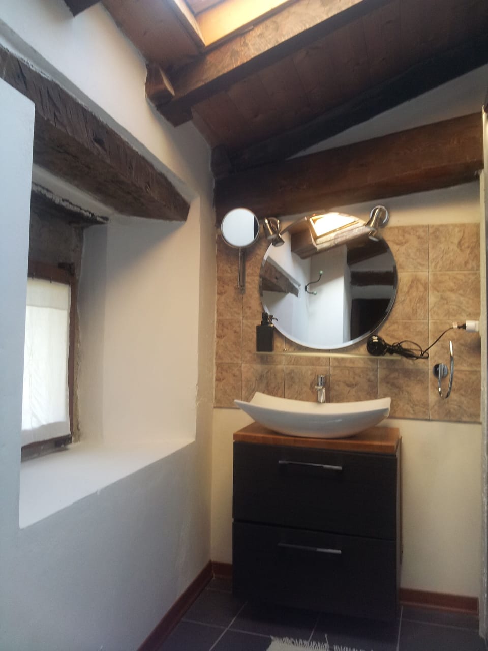 Comfort Double Room, Private Bathroom, Garden View | Bathroom | Shower, rainfall showerhead, hair dryer, slippers