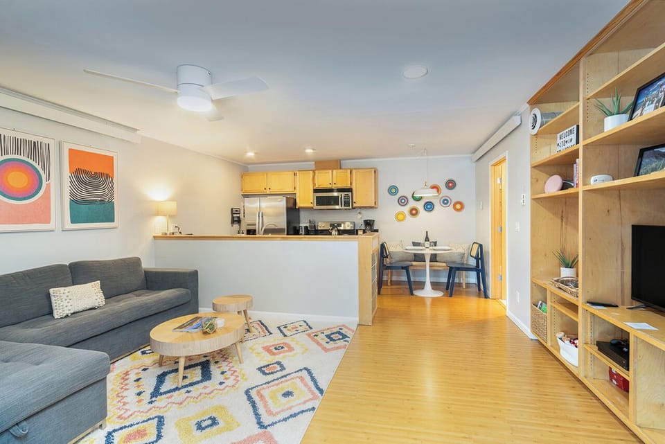 This centrally located multi-level 2BR/2BA condo is just minutes from Main Street Telluride and the gondola.