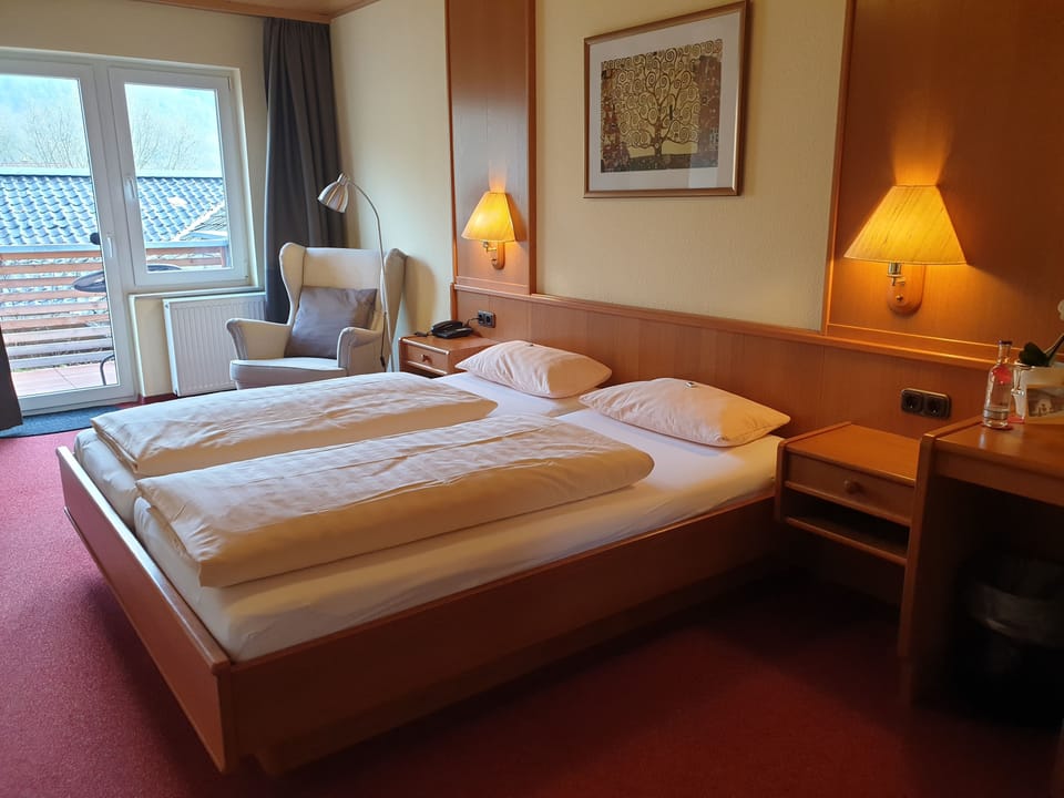 Basic Double Room | Desk, soundproofing, free WiFi, bed sheets