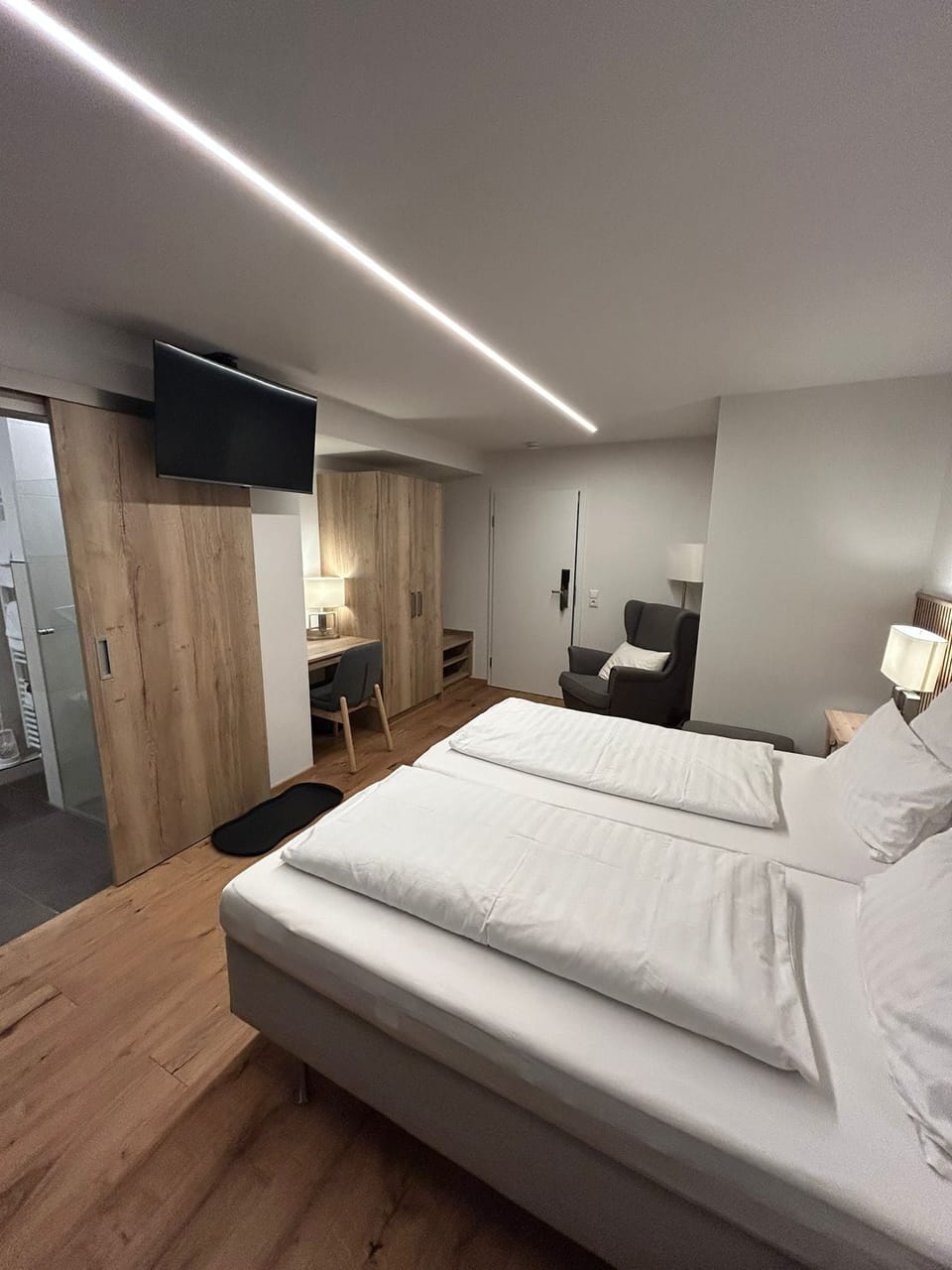 Comfort Double Room | Desk, soundproofing, free WiFi, bed sheets