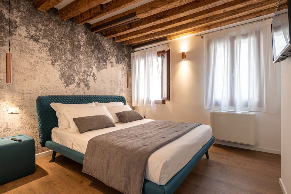 Junior Suite | Free minibar, in-room safe, blackout drapes, soundproofing