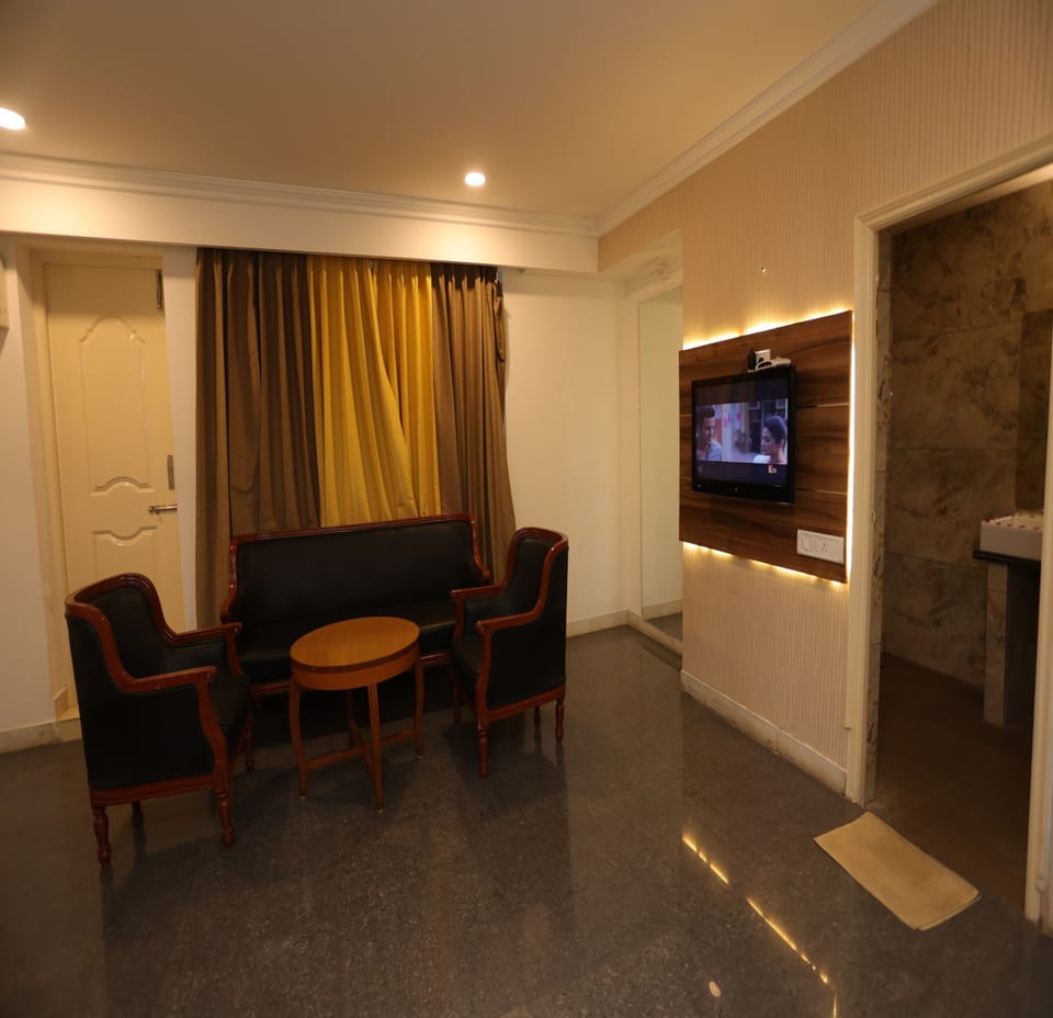 Executive Suite | 1 bedroom, premium bedding, desk