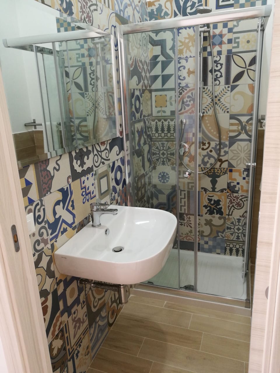 Double Room | Bathroom | Shower, bidet, towels