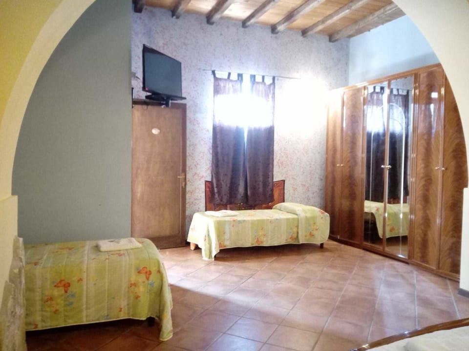 Family Room, Ensuite | Bed sheets, wheelchair access
