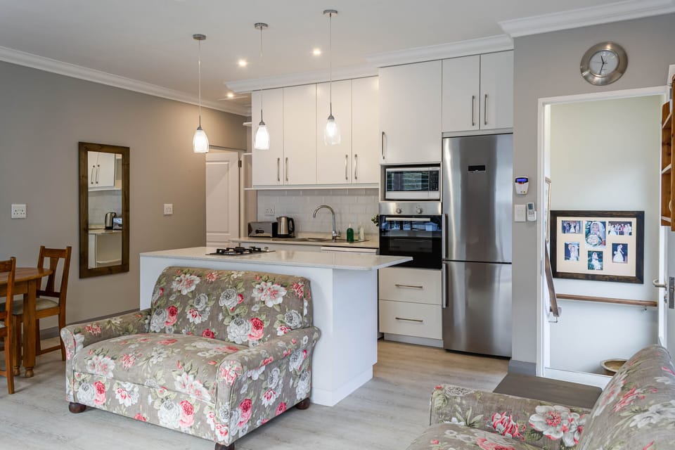 Family Suite, 2 Bedrooms | Private kitchenette | Electric kettle