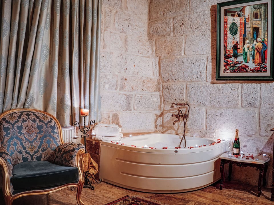 Tugra Deluxe Suite | Deep soaking bathtub