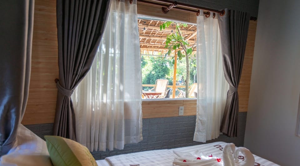 Minibar, desk, free WiFi, bed sheets