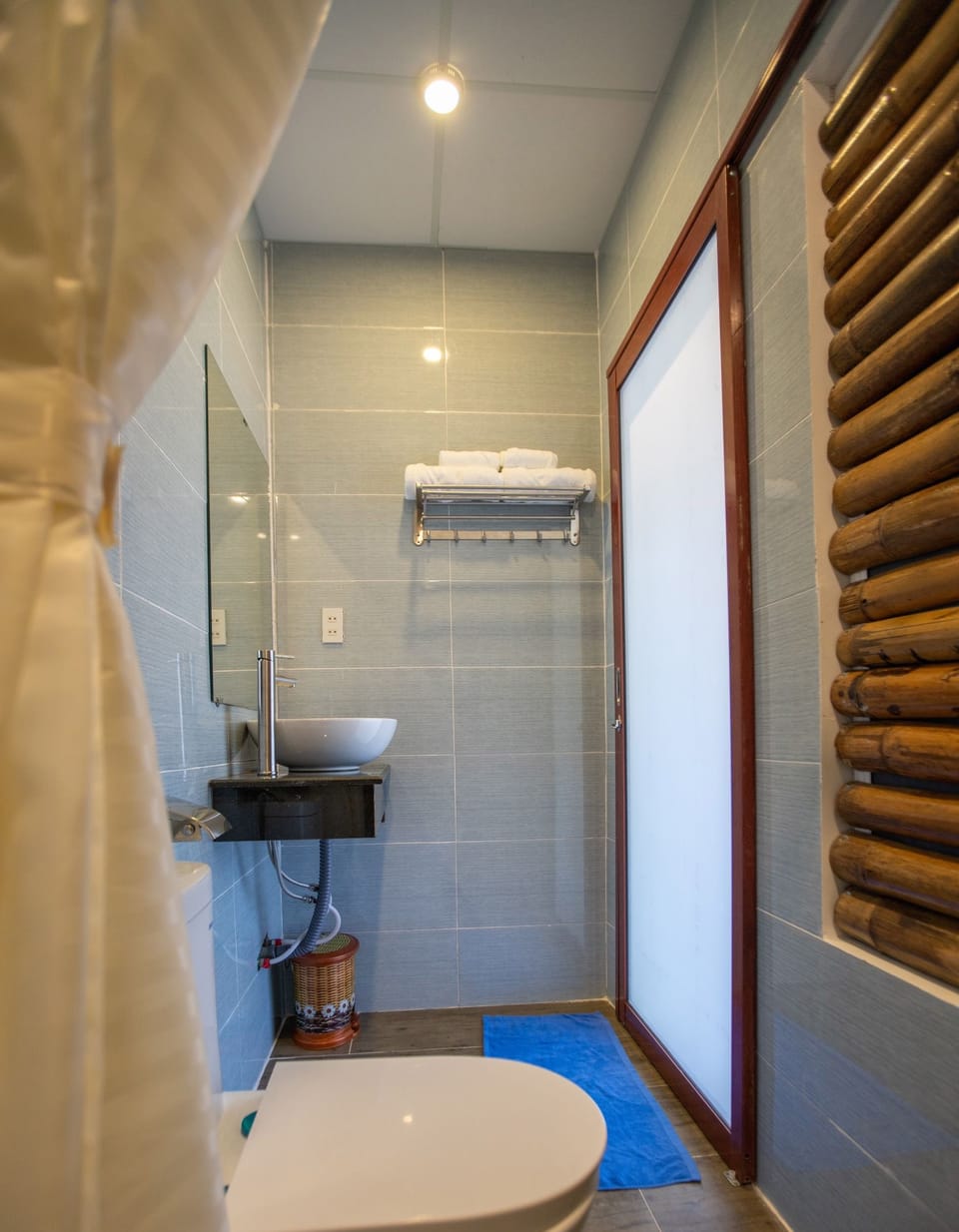 Shower, free toiletries, hair dryer, slippers