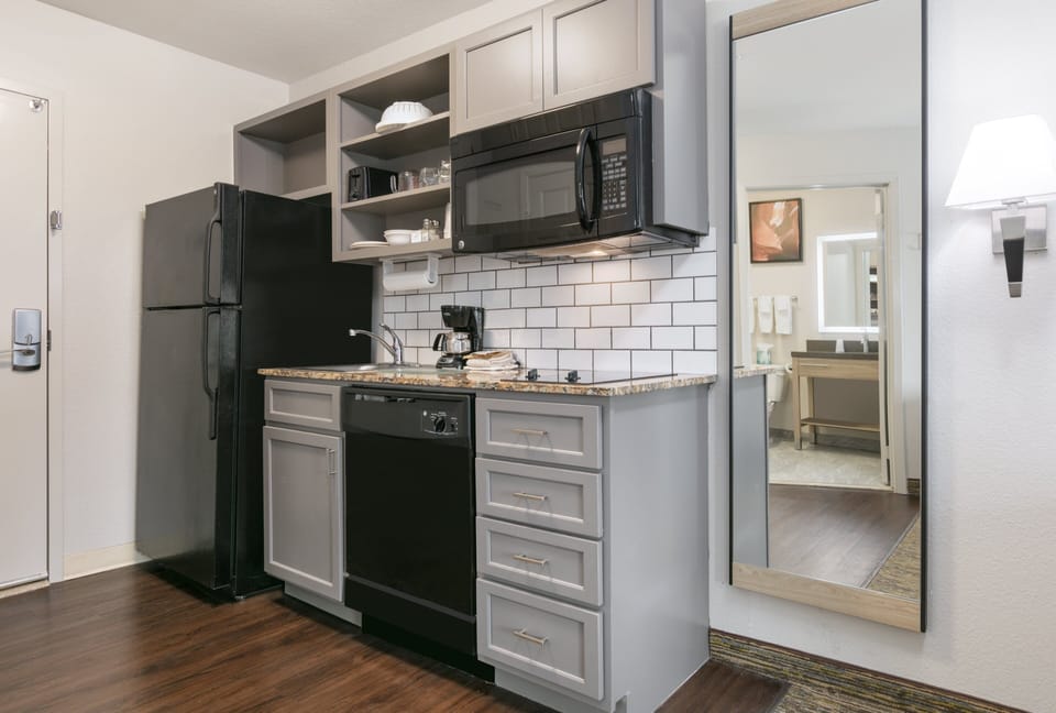 Premium bedding, pillowtop beds, in-room safe, desk