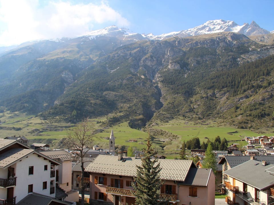 Cozy Apartment for 5 in Val Cenis Lanslevillard, Near Ski Lifts - "Les Hauts de Val Cenis" Apartment in Auvergne-Rhône-Alpes