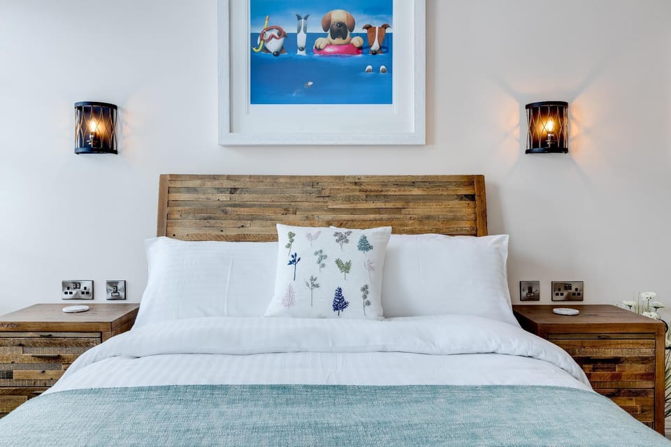 Double Room (Room 4 1st Floor Room only) | Individually decorated, iron/ironing board, internet, bed sheets